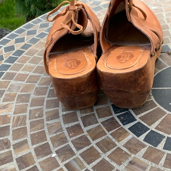 London Underground platform wood clogs, mules - Picture 4 of 6